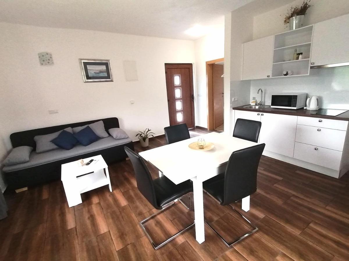 Farma&Apartmani Delić Korenica Exterior foto