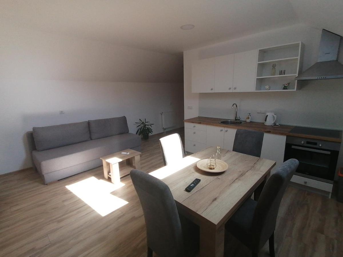 Farma&Apartmani Delić Korenica Exterior foto